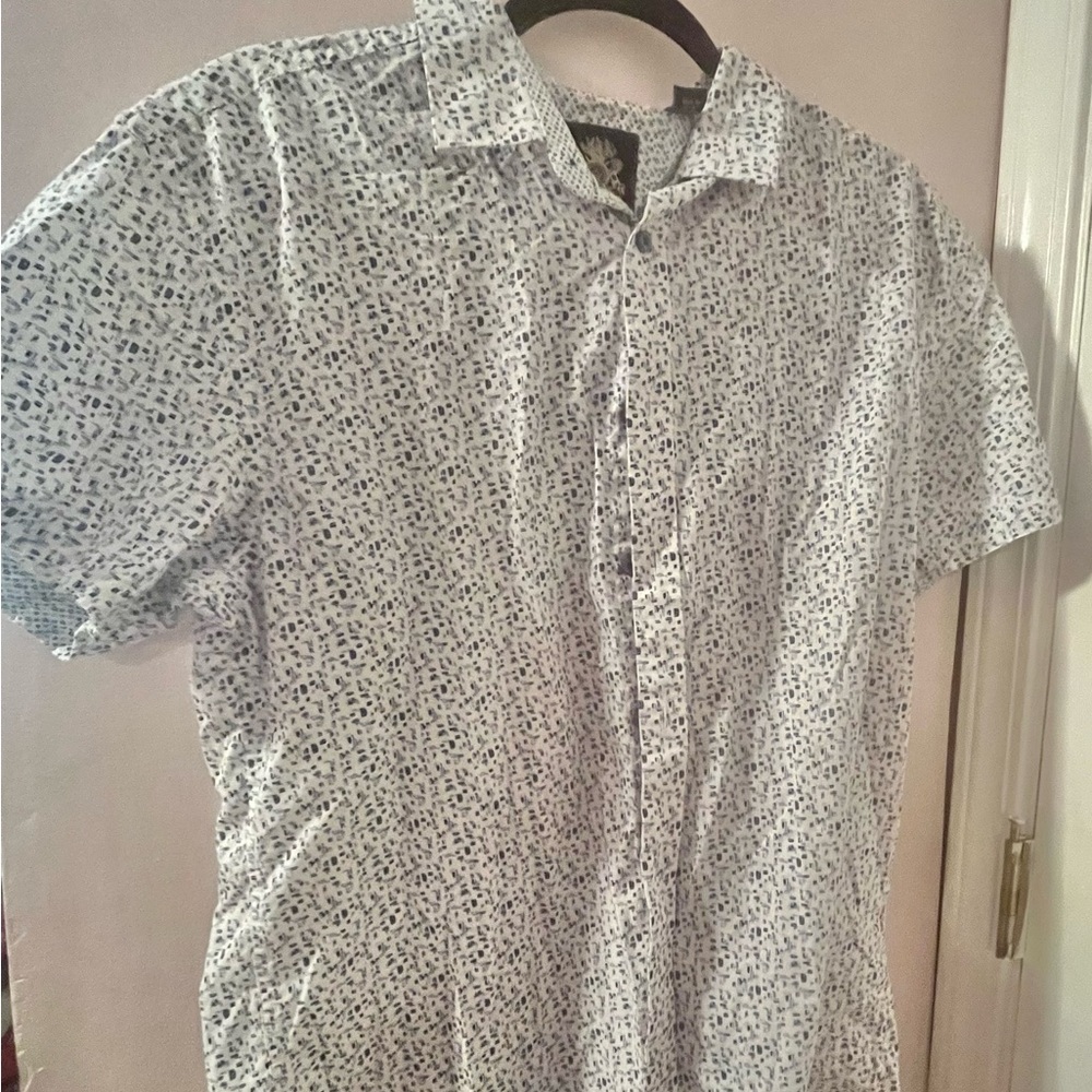 English Laundry Shirt

• pattern
• eclectic 
• business casual